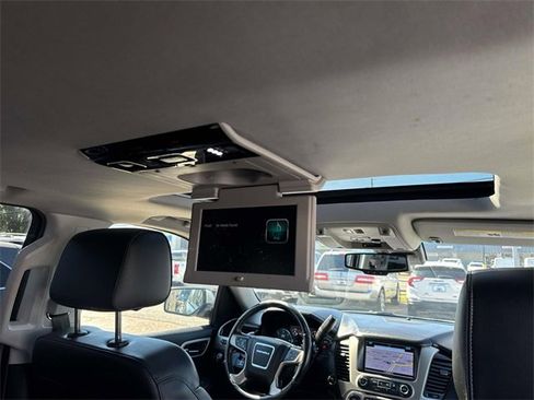 Used 2020 GMC Yukon XL Denali w/ Denali Premium Package image 14