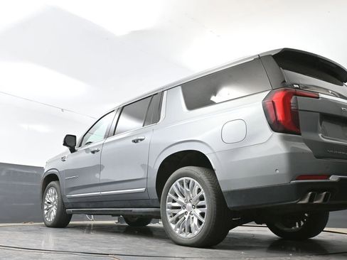 Used 2025 GMC Yukon XL Denali AWD/4WD image 31