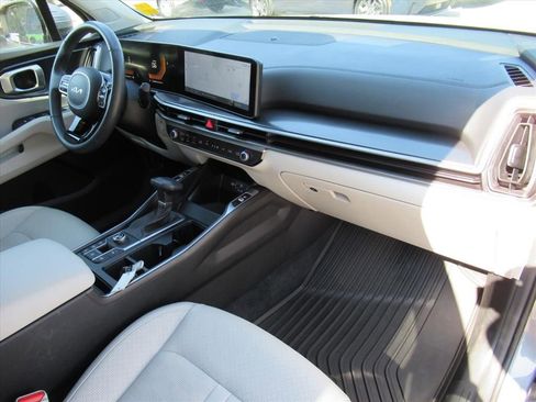 Used 2025 Kia Sorento S w/ Panoramic Sunroof Package image 10