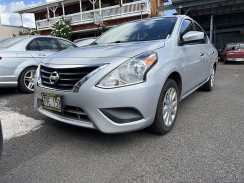 Used 2019 Nissan Versa SV image 1