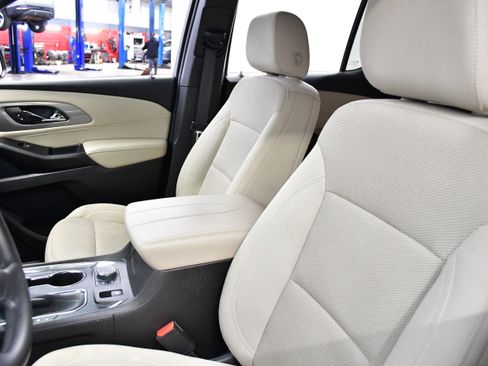 Used 2023 Chevrolet Traverse LS FWD image 10