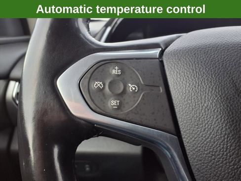 Used 2021 Chevrolet Traverse LT image 20