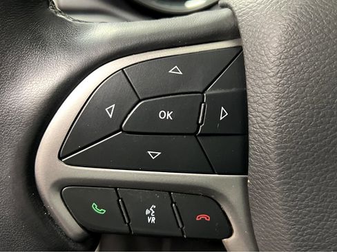 Used 2021 Jeep Grand Cherokee Limited w/ Premium Lighting Group image 12