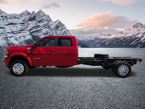 New 2026 RAM 4500 4x4 Crew Cab DRW w/ Laramie Trim Package image 8