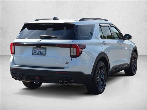 Used 2025 Ford Explorer ST AWD/4WD image 5
