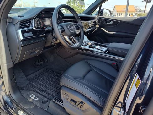 Certified 2025 Audi Q7 2.0T Premium w/ Convenience Package AWD/4WD image 2