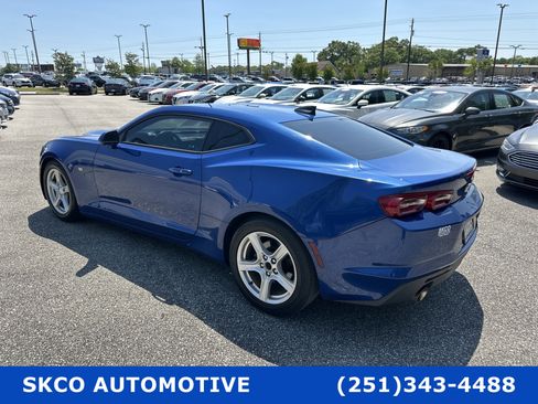 Used 2021 Chevrolet Camaro LT image 3