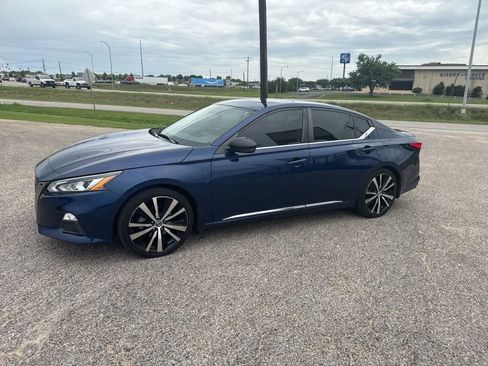 Used 2020 Nissan Altima 2.5 SR w/ Premium Package FWD image 7