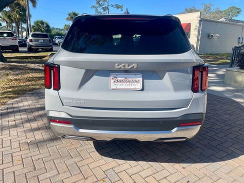 Used 2025 Kia Sorento S w/ Panoramic Sunroof Package FWD image 4
