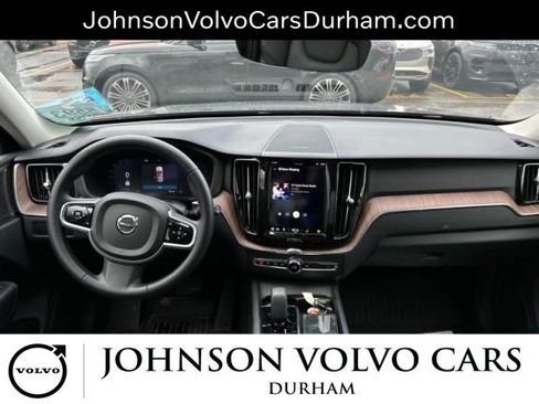 Used 2023 Volvo XC60 B5 Plus image 8
