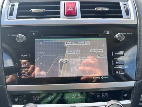 Used 2017 Subaru Outback 2.5i Limited AWD/4WD image 18