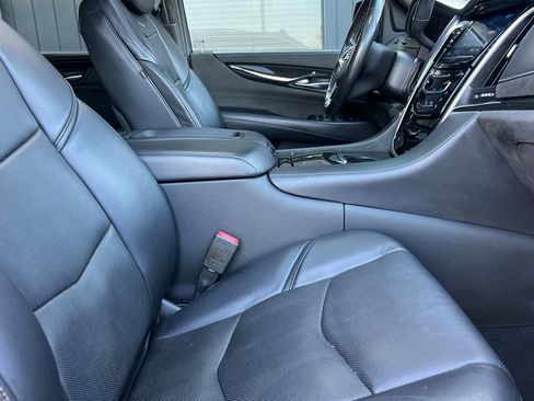 Used 2019 Cadillac Escalade ESV Platinum AWD/4WD image 17
