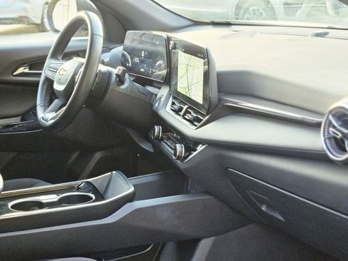 Used 2025 Chevrolet Equinox LT FWD image 13