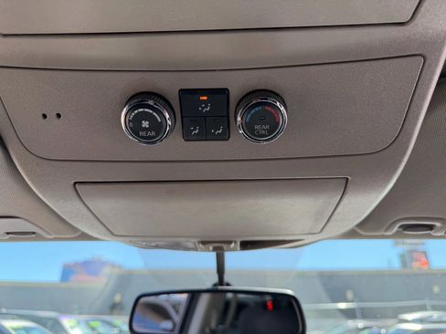 Used 2015 Nissan Armada SV image 29