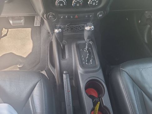 Used 2015 Jeep Wrangler Unlimited Sahara AWD/4WD image 15