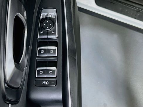 Used 2023 Kia Sorento LX FWD image 17