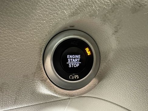 Used 2022 Chrysler Voyager LX FWD image 17