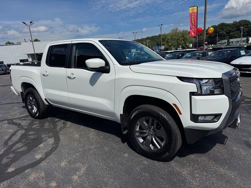 Used 2025 Nissan Frontier SV w/ SV Convenience Package AWD/4WD image 3