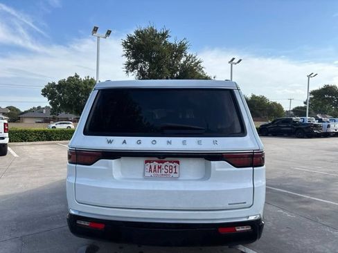 Used 2024 Jeep Wagoneer Series II w/ Flexible Seating Group AWD/4WD image 4
