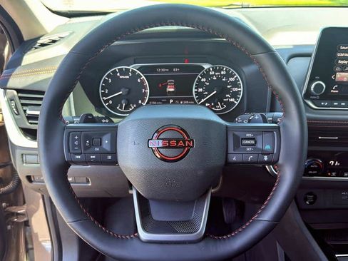 Used 2025 Nissan Rogue SV AWD/4WD image 15