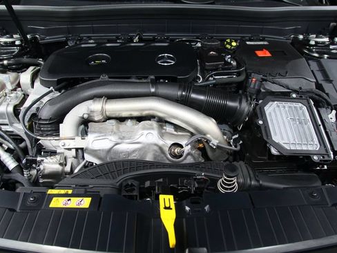 Certified 2025 Mercedes-Benz GLB 250 4MATIC image 33