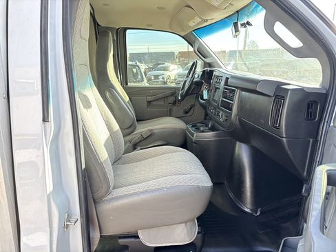Used 2020 Chevrolet Express 3500 w/ Driver Convenience Package image 23