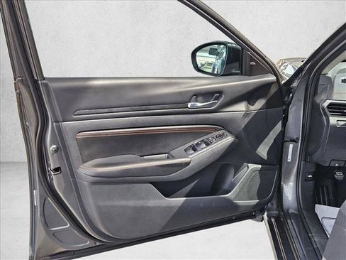 Used 2022 Nissan Altima 2.5 SR FWD image 11