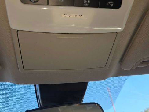 Used 2024 Nissan Altima 2.5 SV FWD image 14