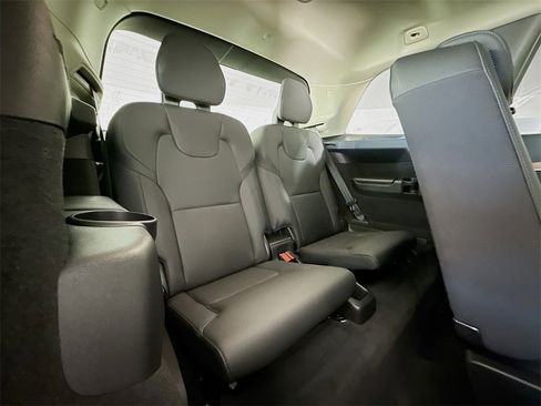 Certified 2025 Volvo XC90 B6 Plus w/ Protection Package Premier image 28