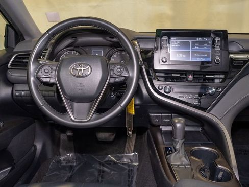 Used 2023 Toyota Camry SE image 6