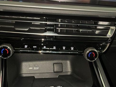 New 2026 Chevrolet Traverse LT w/ Sun and Wheel Package FWD image 26