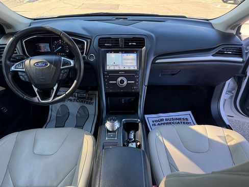 Used 2017 Ford Fusion Energi Titanium FWD image 22
