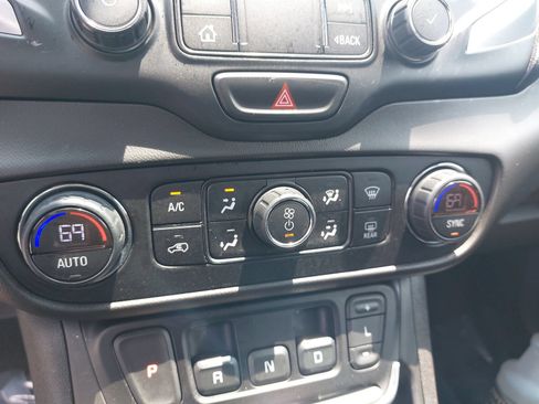 Used 2020 GMC Terrain SLT w/ Preferred Package AWD/4WD image 21