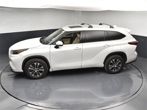Used 2022 Toyota Highlander XLE image 45