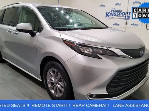 Used 2024 Toyota Sienna XLE FWD image 2
