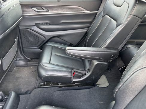 Used 2024 Jeep Grand Cherokee L Limited w/ Luxury Tech Group II image 9