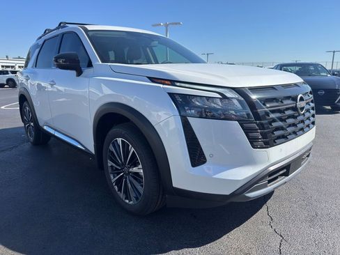 New 2026 Nissan Pathfinder Platinum image 7
