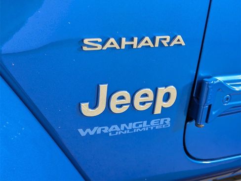 Used 2022 Jeep Wrangler Unlimited Sahara w/ Cold Weather Group image 8