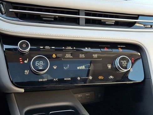 Used 2026 INFINITI QX60 Luxe w/ Family Package image 18