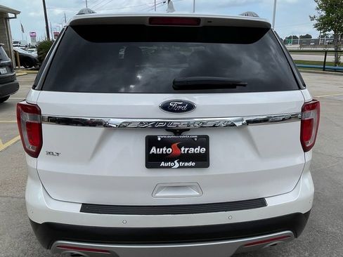 Used 2017 Ford Explorer XLT w/ Equipment Group 202A FWD image 10