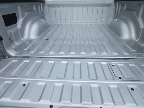 New 2026 RAM 1500 Laramie AWD/4WD image 13