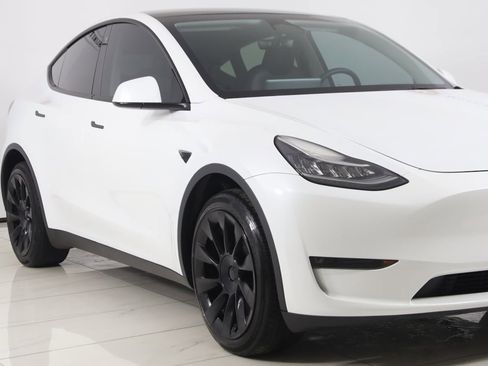 Used 2023 Tesla Model Y Long Range image 40