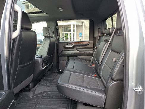 Used 2024 GMC Sierra 3500 Denali w/ Denali Reserve Package image 10