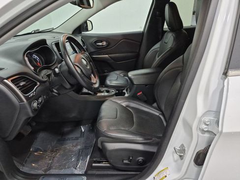 Used 2019 Jeep Cherokee Limited FWD image 9