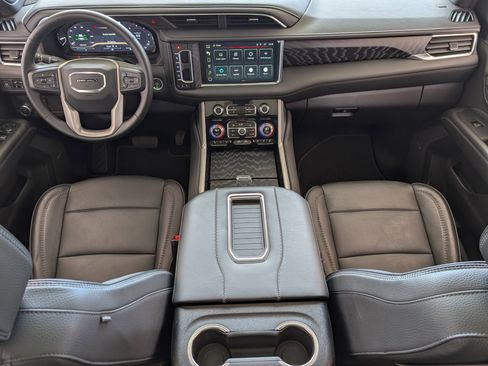 Used 2023 GMC Yukon XL Denali image 23