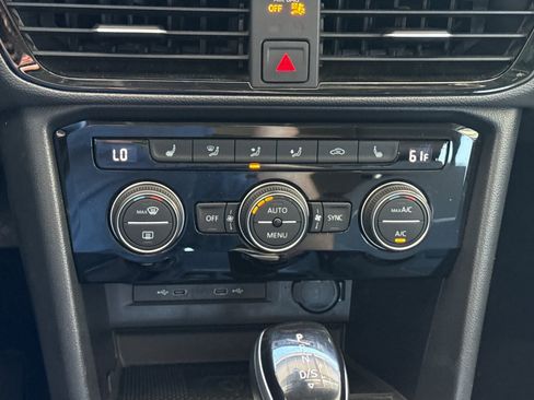 Used 2024 Volkswagen Taos SE AWD/4WD image 26