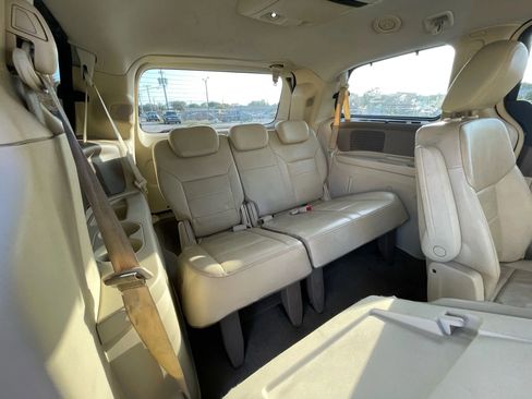 Used 2010 Volkswagen Routan SEL FWD image 34