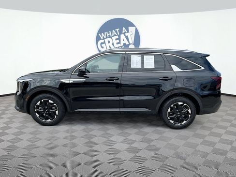 Certified 2024 Kia Sorento S FWD image 9