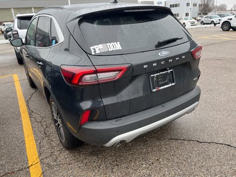 Used 2025 Ford Escape SE image 9