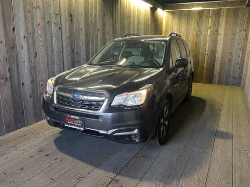 Used 2018 Subaru Forester 2.5i Premium w/ Popular Package #2A AWD/4WD image 3